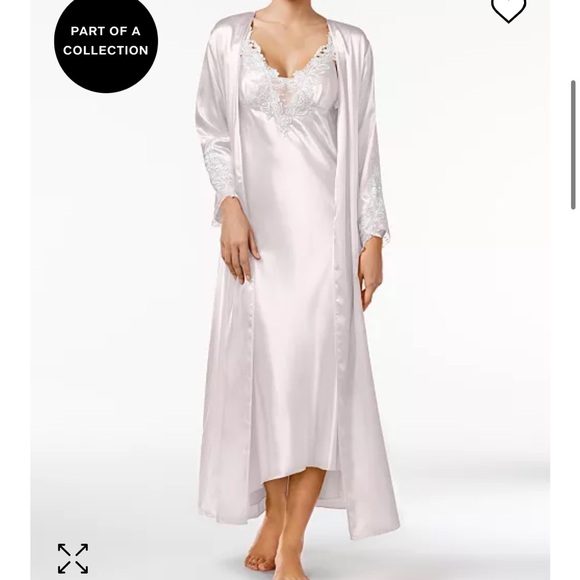 Bridal Robe - Picture 1 of 8